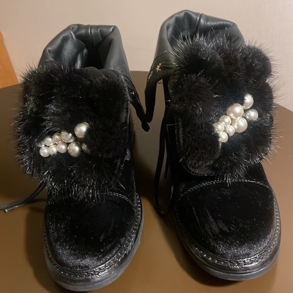 POKEMAOKE Velvet and Leather W/ Rabbit Fur Pearl Embellishing Boots Size 38/ 7.5 - Picture 1 of 11